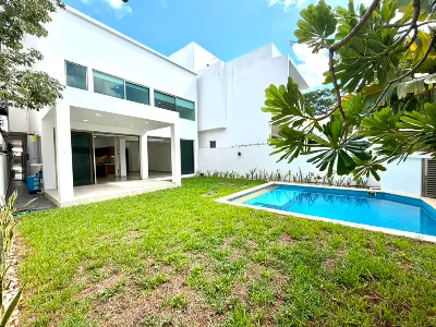 3-Bedroom House with Private Pool & Maid's Quarters for Sale | Residencial Cumbres — photo 2