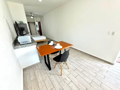 Furnished Studio Apartment with Double-Height Ceilings for Rent | Supermanzana 45 (Kohunlich Ave) — photo 4
