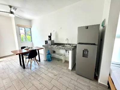 Furnished Studio Apartment with Double-Height Ceilings for Rent | Supermanzana 45 (Kohunlich Ave) — photo 3