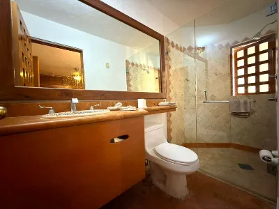 7-Bedroom Oceanfront Estate with Private Pool & Direct Beach Access | Hotel Zone Km 3 — photo 20