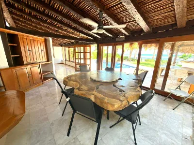 7-Bedroom Oceanfront Estate with Private Pool & Direct Beach Access | Hotel Zone Km 3 — photo 6