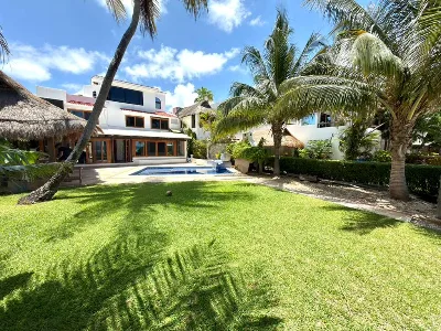 7-Bedroom Oceanfront Estate with Private Pool & Direct Beach Access | Hotel Zone Km 3 — photo 3