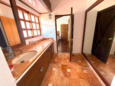 7-Bedroom Oceanfront Estate with Private Pool & Direct Beach Access | Hotel Zone Km 3 — photo 8
