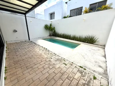 Casa de Lujo de 3 Recámaras con Alberca y Oficinas en Renta | Residencial Aqua (Av. Huayacán) — foto 7