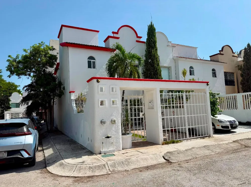 Casa Amueblada de 3 Recámaras en Esquina en Renta | Residencial Porto Bello