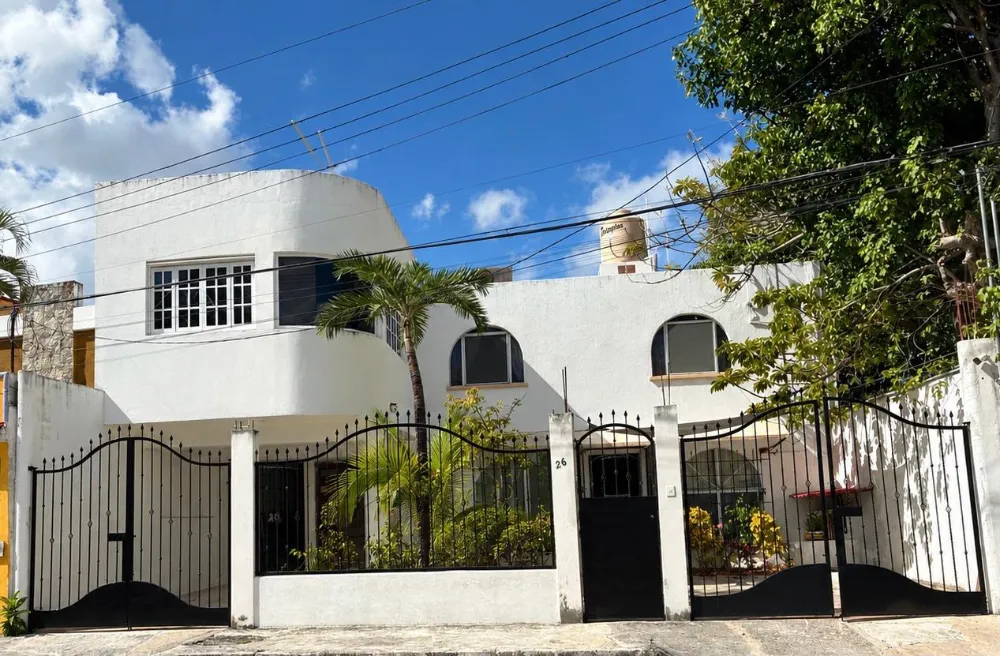 Casa de 7 Recámaras Ideal para Hostal o Airbnb en Venta | SM 23 cerca de Av. Tulum