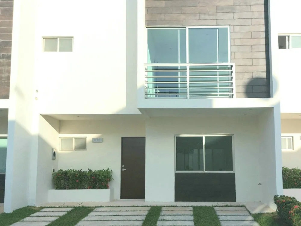 Casa en Venta o Renta con Alberca en Residencial Long Island