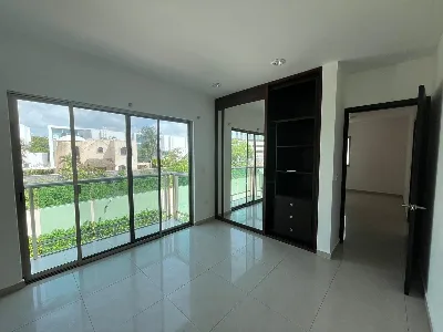 Casa de 3 Niveles con Alberca y Roof Garden en Renta en Residencial Cumbres — foto 6