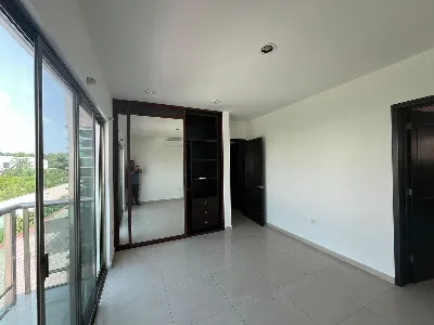 Casa de 3 Niveles con Alberca y Roof Garden en Renta en Residencial Cumbres — foto 23
