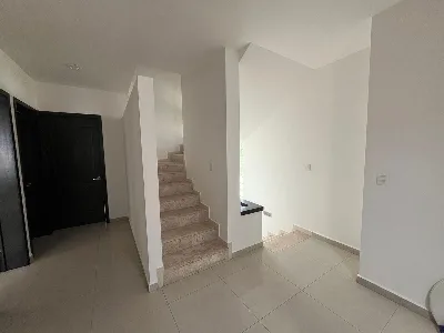 Casa de 3 Niveles con Alberca y Roof Garden en Renta en Residencial Cumbres — foto 9