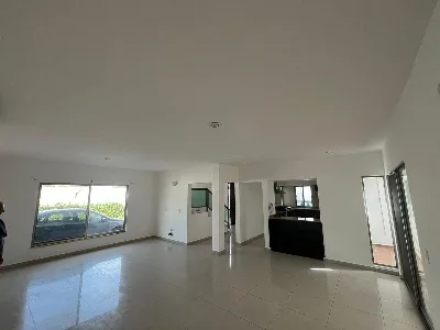Casa de 3 Niveles con Alberca y Roof Garden en Renta en Residencial Cumbres — foto 8
