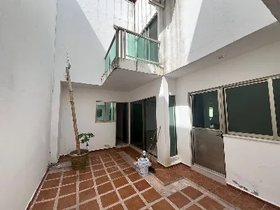 Casa de 3 Niveles con Alberca y Roof Garden en Renta en Residencial Cumbres — foto 25