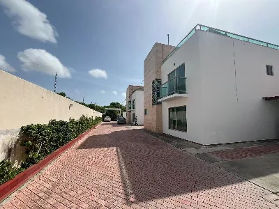 Casa de 3 Niveles con Alberca y Roof Garden en Renta en Residencial Cumbres — foto 2