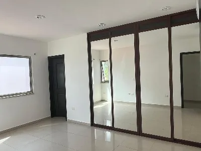 Casa de 3 Niveles con Alberca y Roof Garden en Renta en Residencial Cumbres — foto 14