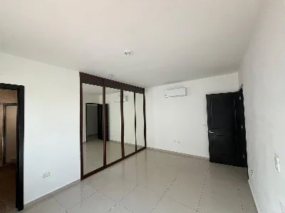 Casa de 3 Niveles con Alberca y Roof Garden en Renta en Residencial Cumbres — foto 16