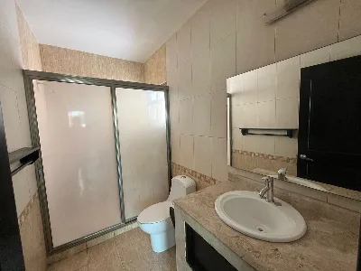 Casa de 3 Niveles con Alberca y Roof Garden en Renta en Residencial Cumbres — foto 20