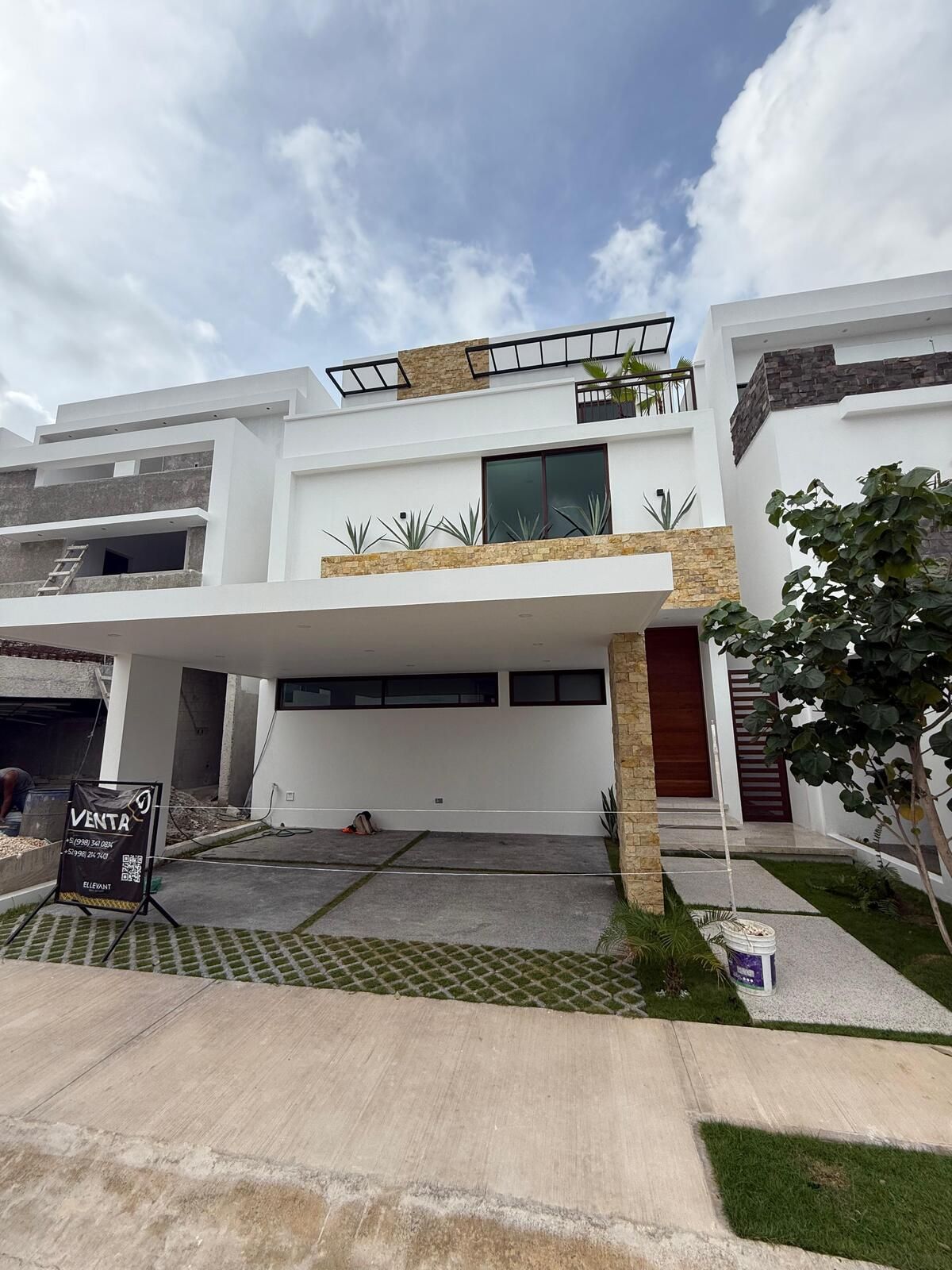 Espectacular Casa Estrenar de 3 Niveles con Alberca y 4 Recámaras | Aqua Residencial