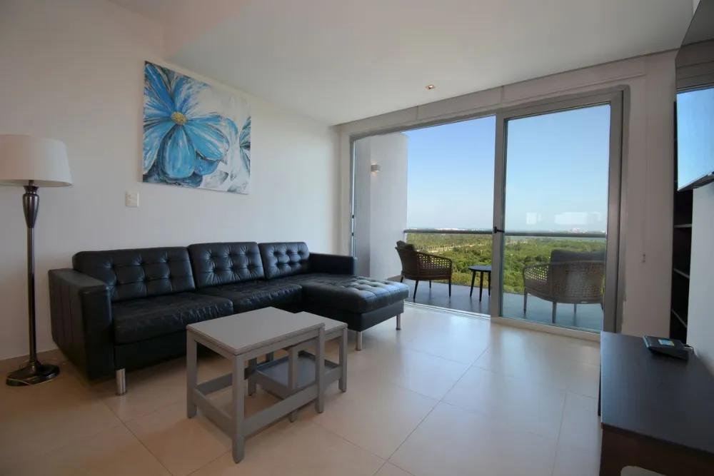 Departamento de Lujo Amueblado con Vista Panorámica en Malecón Américas