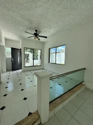 Casa en Venta / Remate de 3 Recámaras con Amplio Jardín | Supermanzana 43 — foto 3