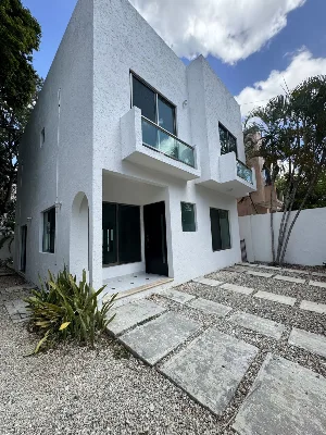 Casa en Venta / Remate de 3 Recámaras con Amplio Jardín | Supermanzana 43 — foto 1