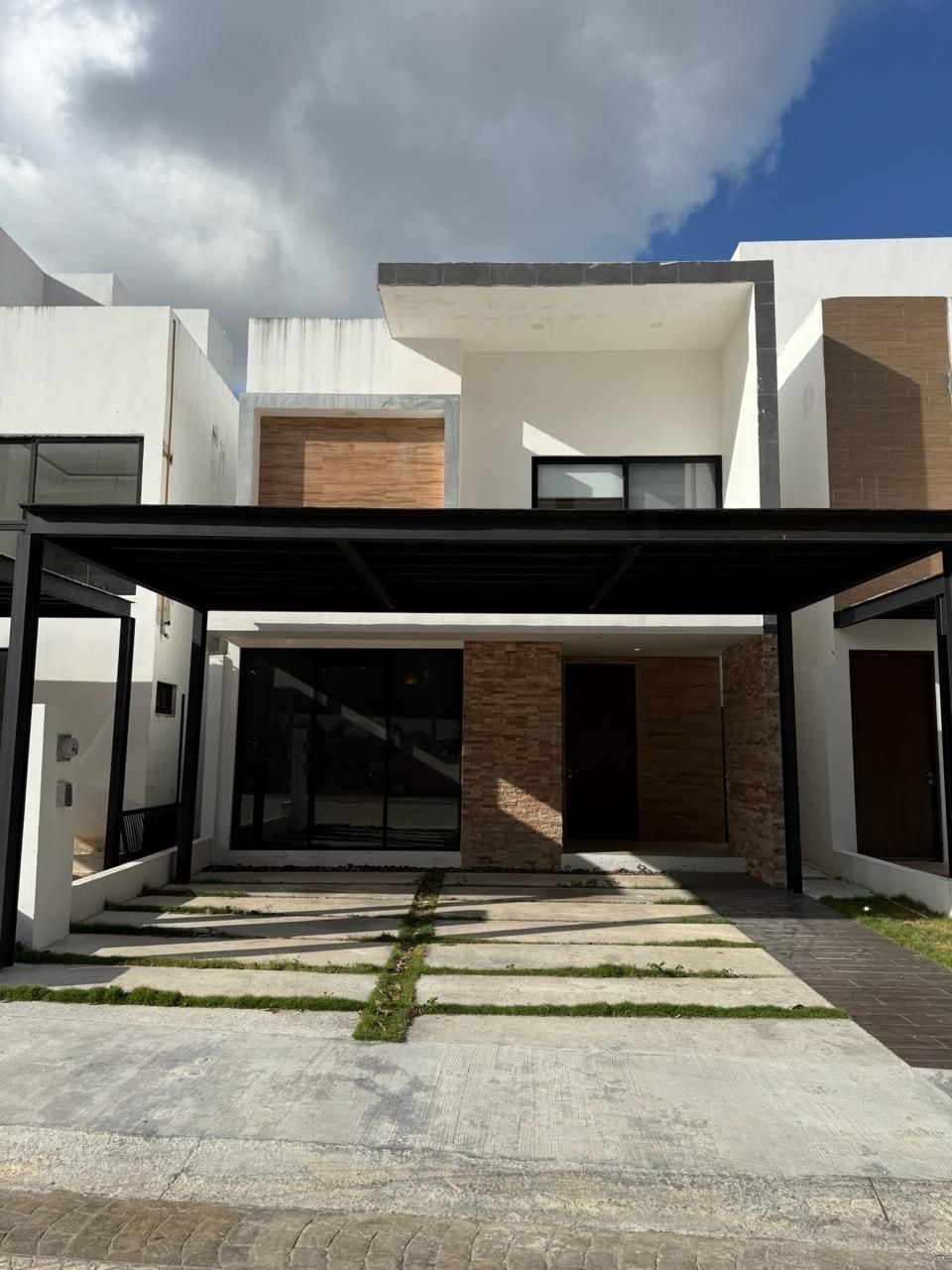 Amplia Casa de 3 Niveles en Renta con Alberca y Asador | Aqua Residencial, Av. Huayacán