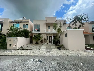 Casa en Venta de 4 Recámaras con Alberca en Privada | Benito Juárez — foto 1