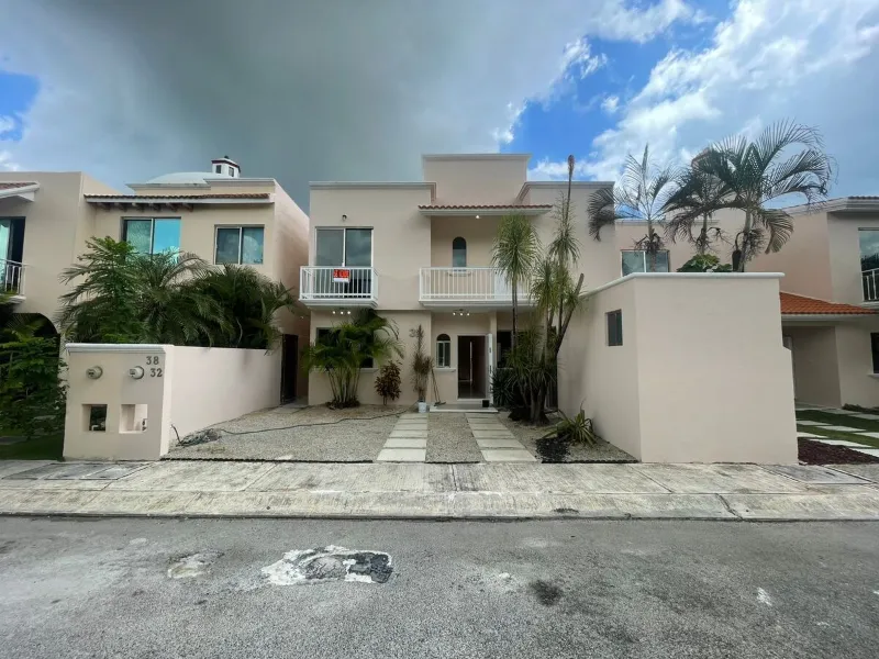 Casa en Venta de 4 Recámaras con Alberca en Privada | Benito Juárez