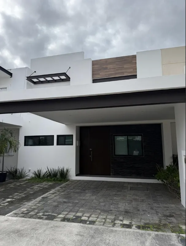 Casa en Venta de 2 Recámaras con Estudio y Alberca | Residencial Aqua