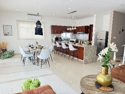 Hermosa Casa de 4 Recámaras Totalmente Amueblada en Venta | Aqua Residencial — foto 2