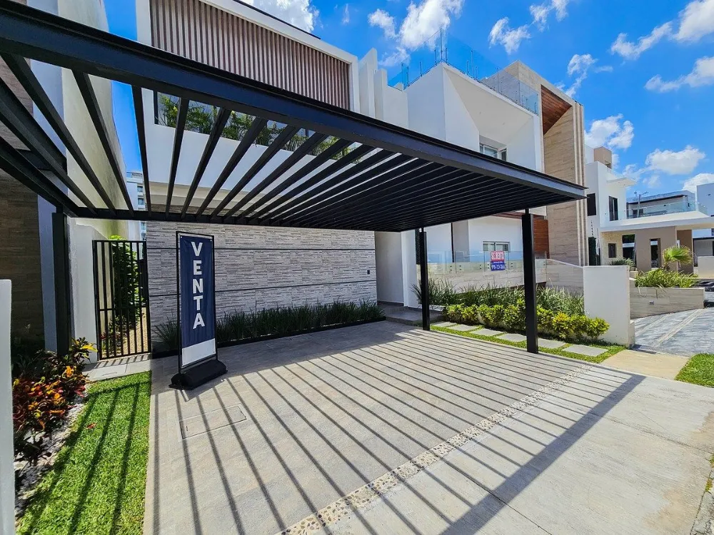 Casa en Venta de 4 Recámaras con Doble Altura y Roof Garden | Aqua Residencial