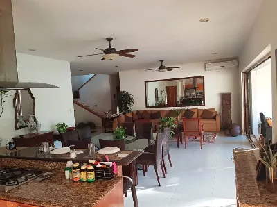 Exclusiva y Hermosa Casa en Renta con Alberca y Paneles Solares en Residencial Villa Magna — foto 9