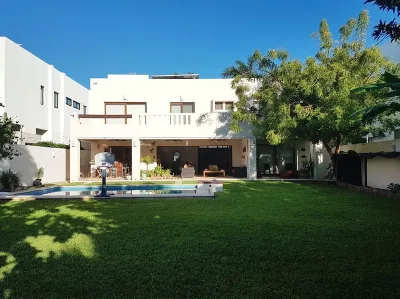 Exclusiva y Hermosa Casa en Renta con Alberca y Paneles Solares en Residencial Villa Magna — foto 2