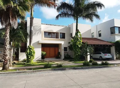 Exclusiva y Hermosa Casa en Renta con Alberca y Paneles Solares en Residencial Villa Magna — foto 1
