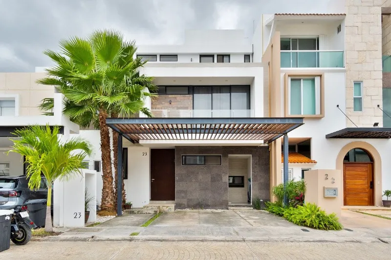 Casa en Venta de 3 Recámaras con Cuarto de Servicio | Aqua Residencial