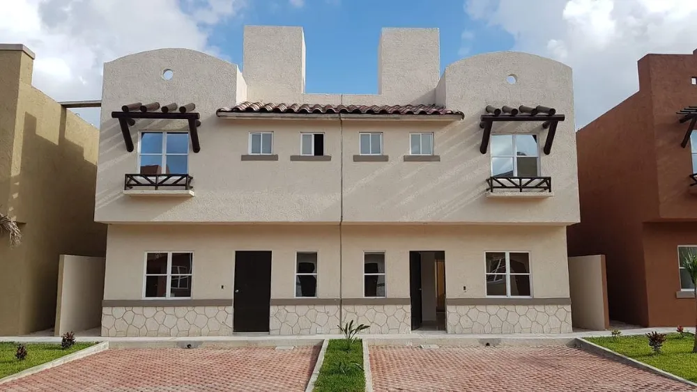 Casa Nueva de 3 Recámaras con Cancha de Pádel en Catania Residencial