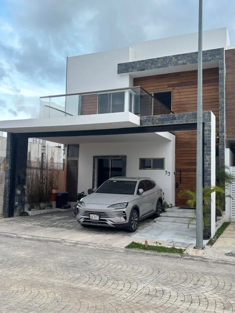 Casa en Venta de 3 Recámaras con Alberca | Aqua Residencial