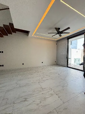 Casa Nueva con Recámara en Planta Baja en Renta en Vía Cumbres — foto 3