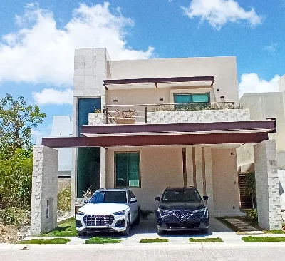 Casa Nueva con Recámara en Planta Baja en Renta en Vía Cumbres — foto 1