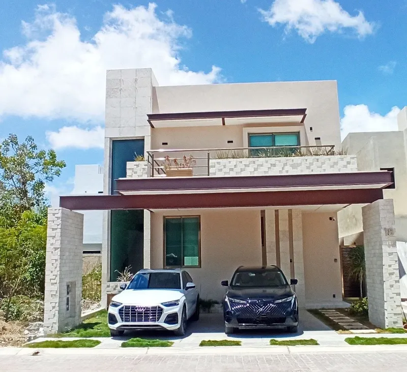Casa Nueva con Recámara en Planta Baja en Renta en Vía Cumbres