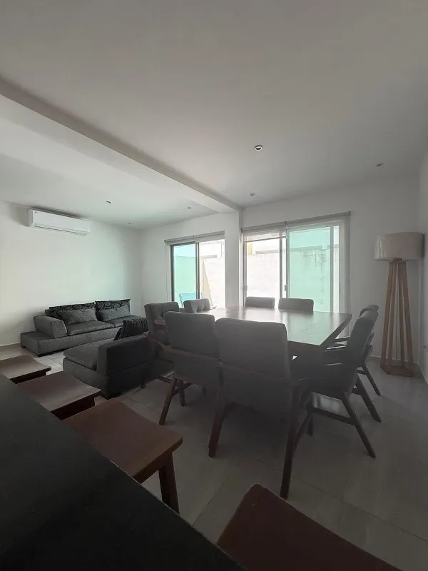 Casa en Venta o Renta con Alberca en Residencial Long Island