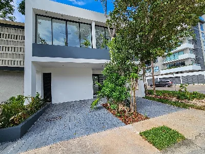 Casa en Venta con Alberca en Residencial Arbolada — foto 2