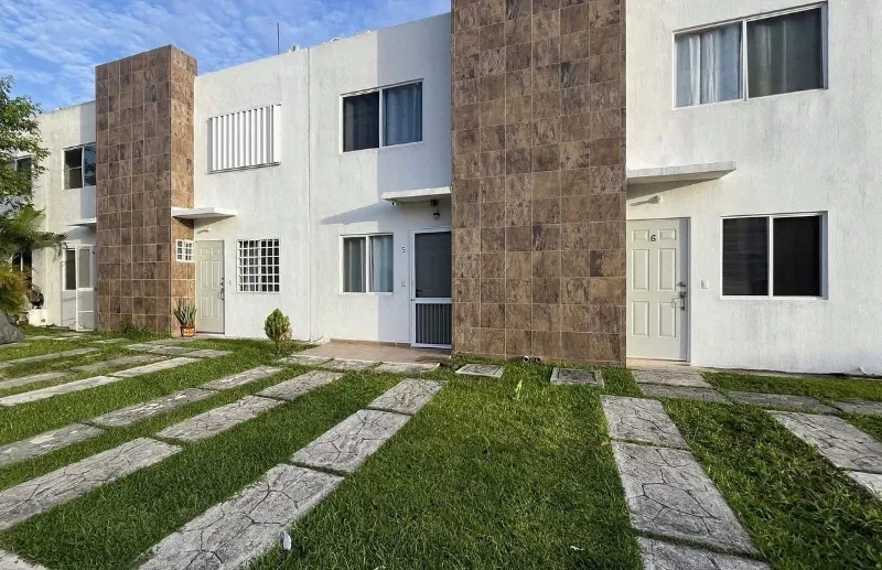 Casa Amueblada y Equipada de 2 Recámaras en Renta en Jardines del Sur 3