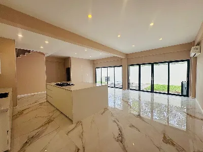 Espectacular Residencia de 5 Recámaras y Estudio en Vía Cumbres Residencial — foto 2