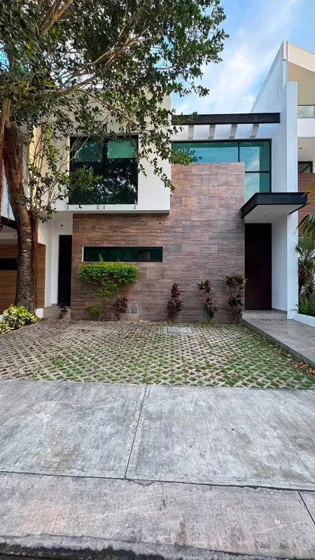 Moderna Casa en Renta con Alberca Privada en Residencial Aqua