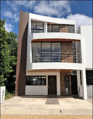 Casa en Renta de 3 Niveles con Alberca Privada en Residencial Arbolada — foto 1