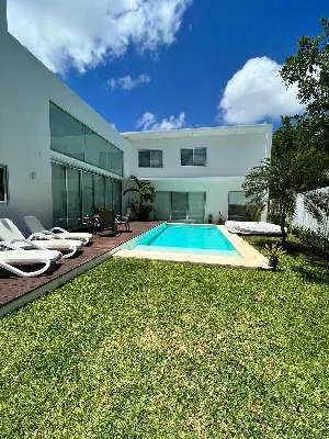Hermosa Residencia en Venta con Amplio Jardín en Residencial Cumbres — foto 4