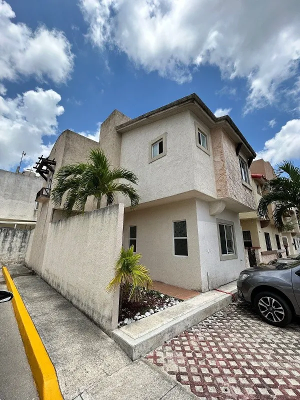 Casa Amueblada y Equipada de 3 Recámaras en Residencial Catania