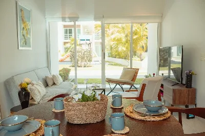 Departamento Amueblado de 2 Recámaras en Renta en Long Island, The Springs — foto 1