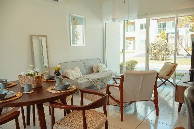 Departamento Amueblado de 2 Recámaras en Renta en Long Island, The Springs — foto 3