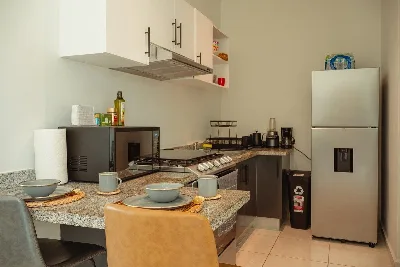 Departamento Amueblado de 2 Recámaras en Renta en Long Island, The Springs — foto 5